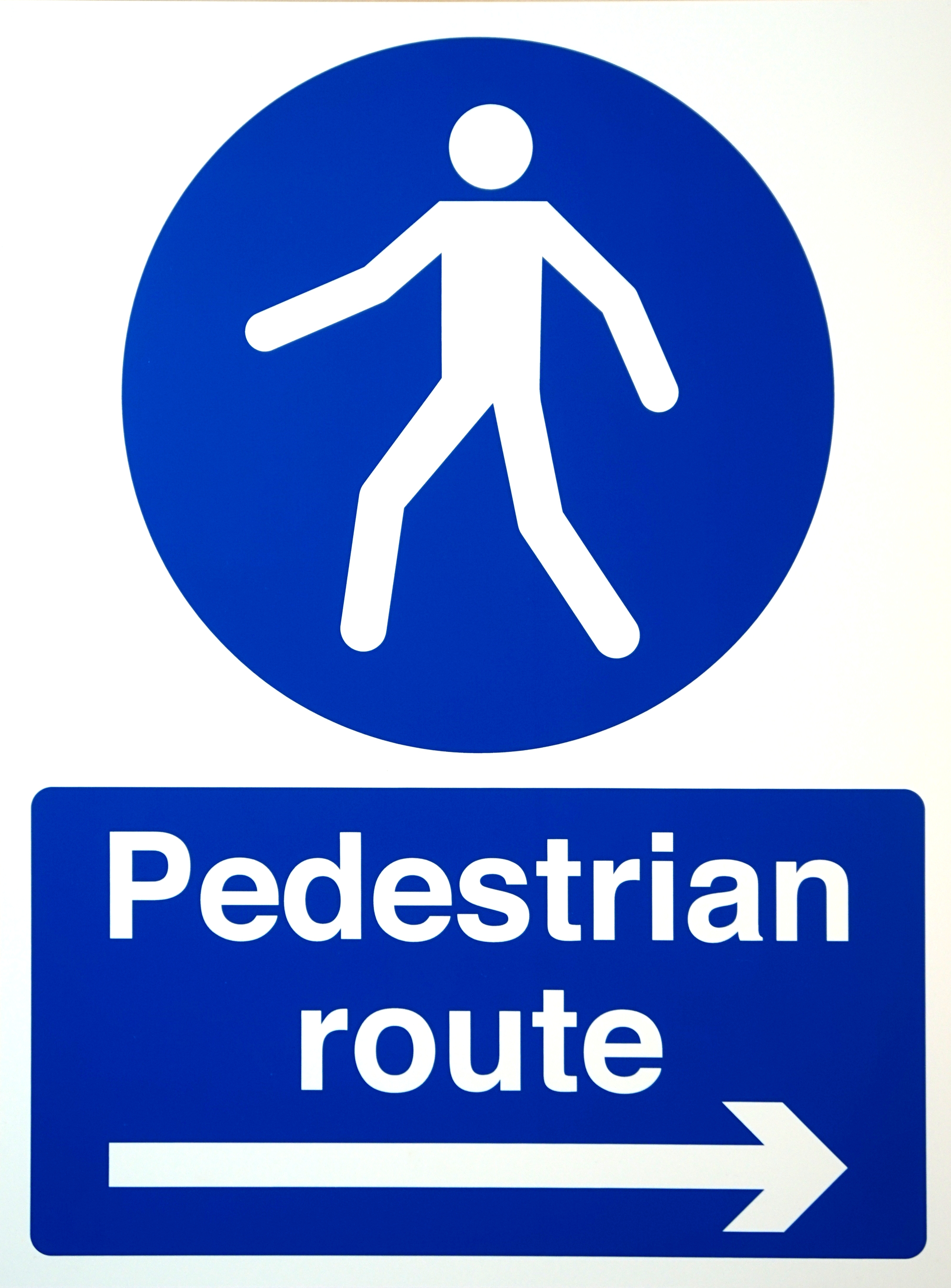 600x450mm Pedestrian Route with arrow to the right sign, 3mm Foamed Plastic